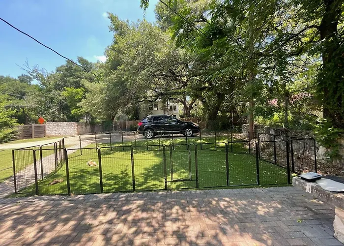 Great Central Location Downtown Austin-Fenced Area For Dogs, Near Ut